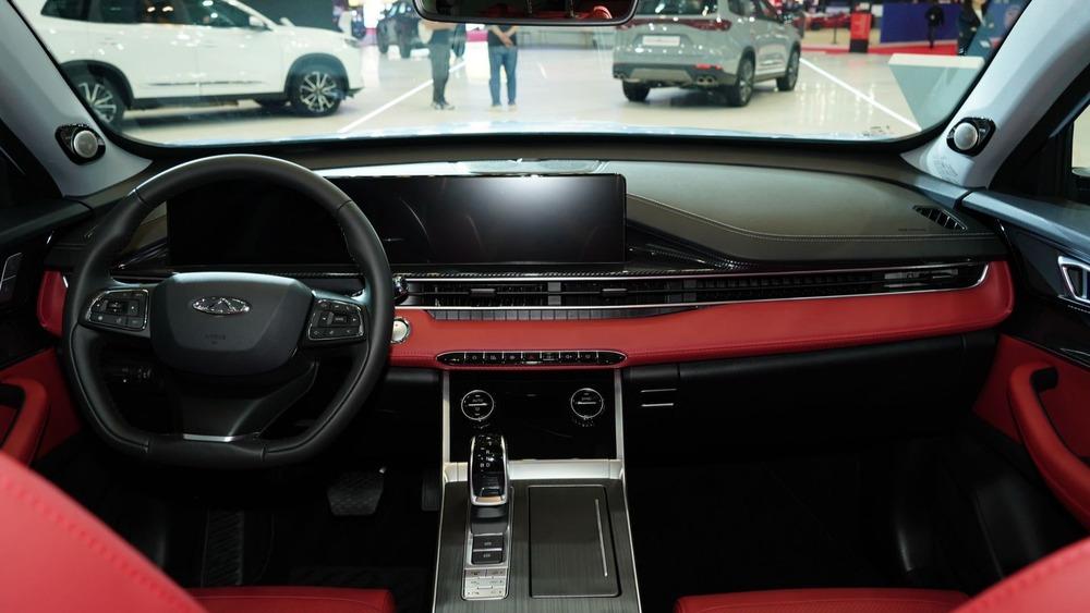 Интерьер салона гибридного кроссовера Chery Tiggo 7 Pro PHEV на Женевском автосалоне