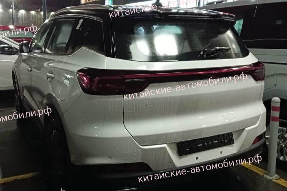Гибридный кроссовер Chery Tiggo 7 Pro e+ в Москве, Россия, вид сзади