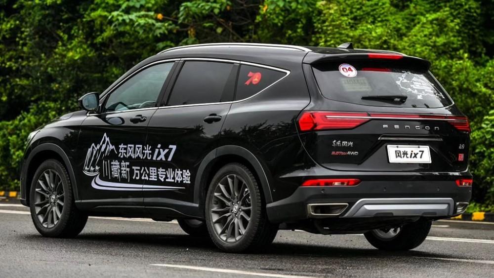 Dongfeng Fengon ix7, вид сбоку сзади