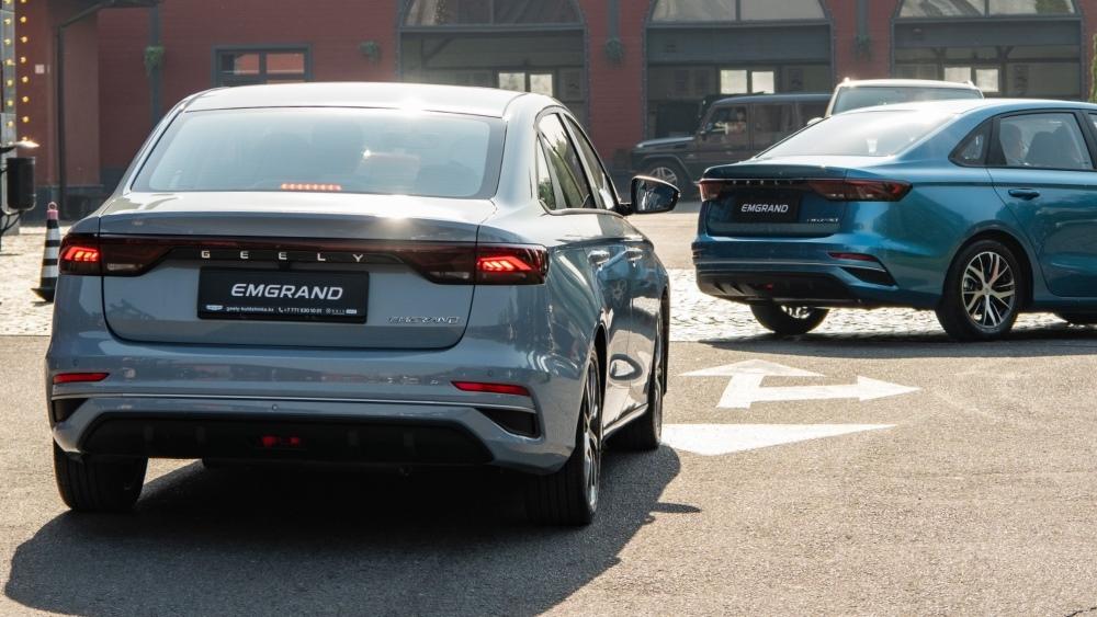 Седаны Geely Emgrand в Казахстане вид сзади