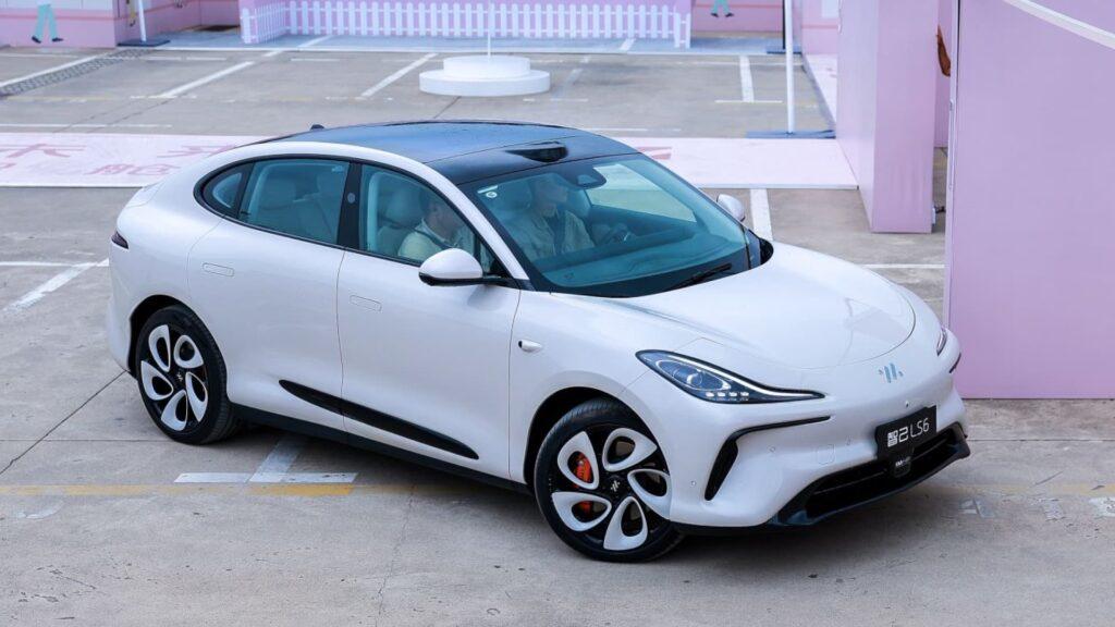 IM LS6 запущен в Китае с мощностью 787 л.с., цена начинается от 29 430 долларов США. Конкурент Tesla Model Y