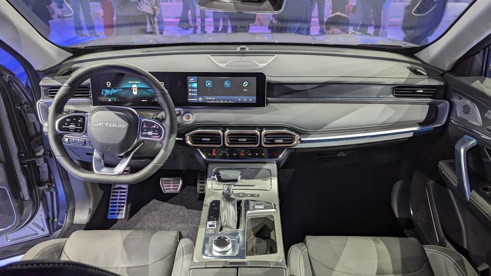 Jetour X70 Plus на презентации в России салон интерьера