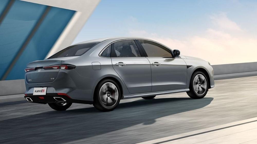 Седан KAIYI E5, вид сбоку