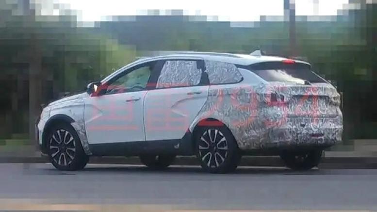 Универсал Lada Vesta SW Cross протестировали в Китае сбоку