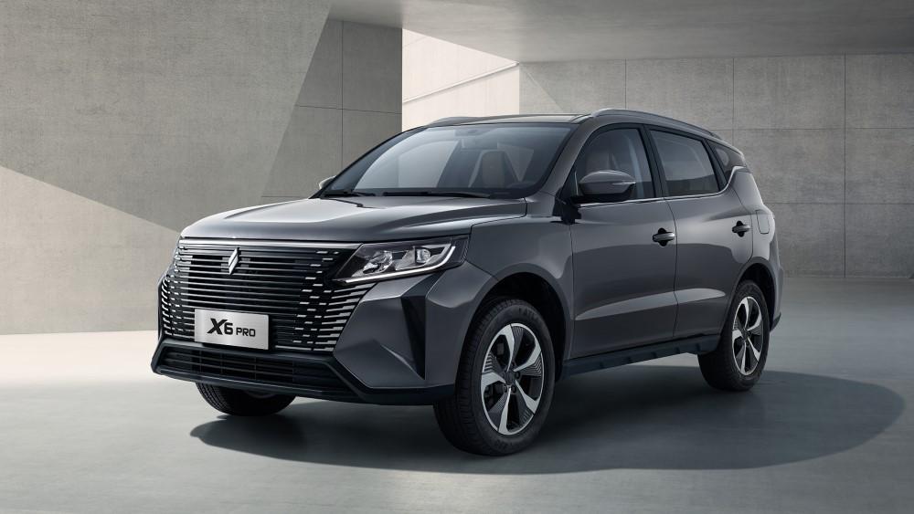 Передняя часть кроссовера Livan X6 Pro