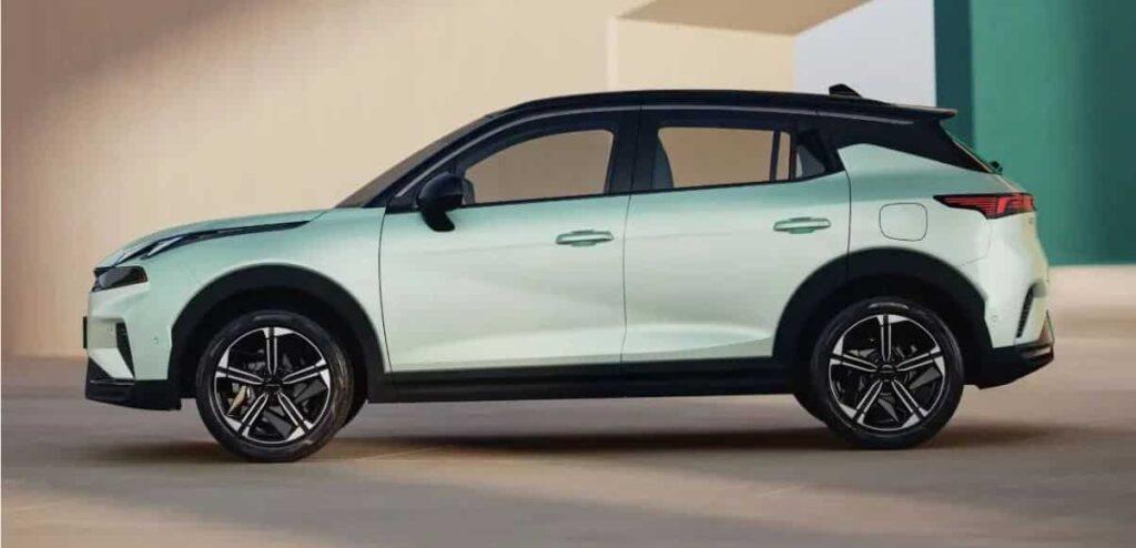 Внедорожник Lynk & Co 06 EM-P сошел с конвейера в Китае