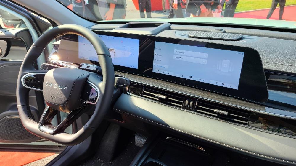 Интерьер салона Omoda 5 EV E5