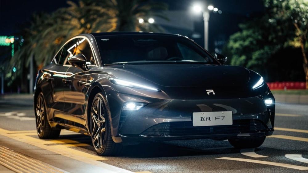 Поднимающаяся передняя сторона F7