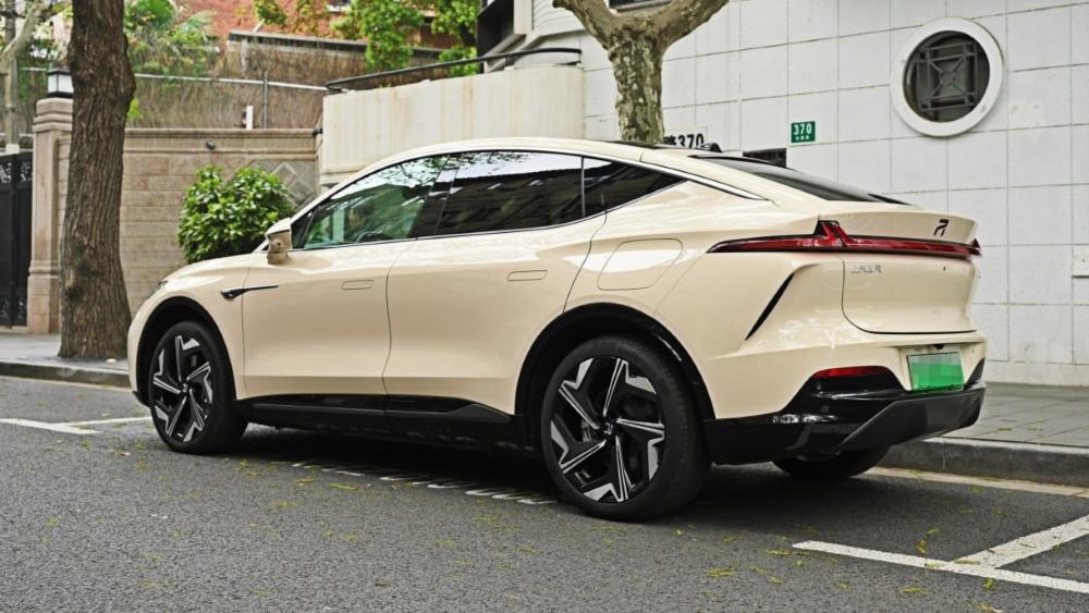 Восходящее кросс-купе R7, вид сбоку сзади