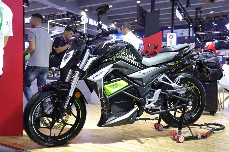 Основные моменты 134-й Кантонской ярмарки: мотоциклы с большим объемом двигателя, компактные скутеры, нестандартные модели.