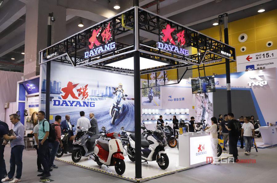 Основные моменты 134-й Кантонской ярмарки: мотоциклы с большим объемом двигателя, компактные скутеры, нестандартные модели.