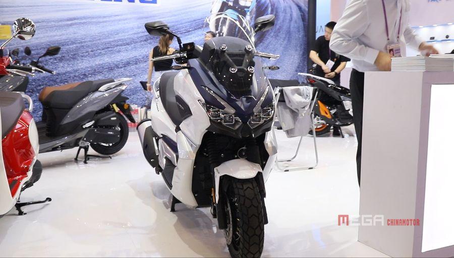 Основные моменты 134-й Кантонской ярмарки: мотоциклы с большим объемом двигателя, компактные скутеры, нестандартные модели.
