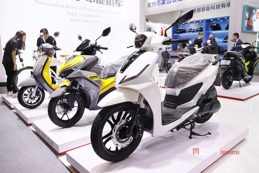 Основные моменты 134-й Кантонской ярмарки: мотоциклы с большим объемом двигателя, компактные скутеры, нестандартные модели.