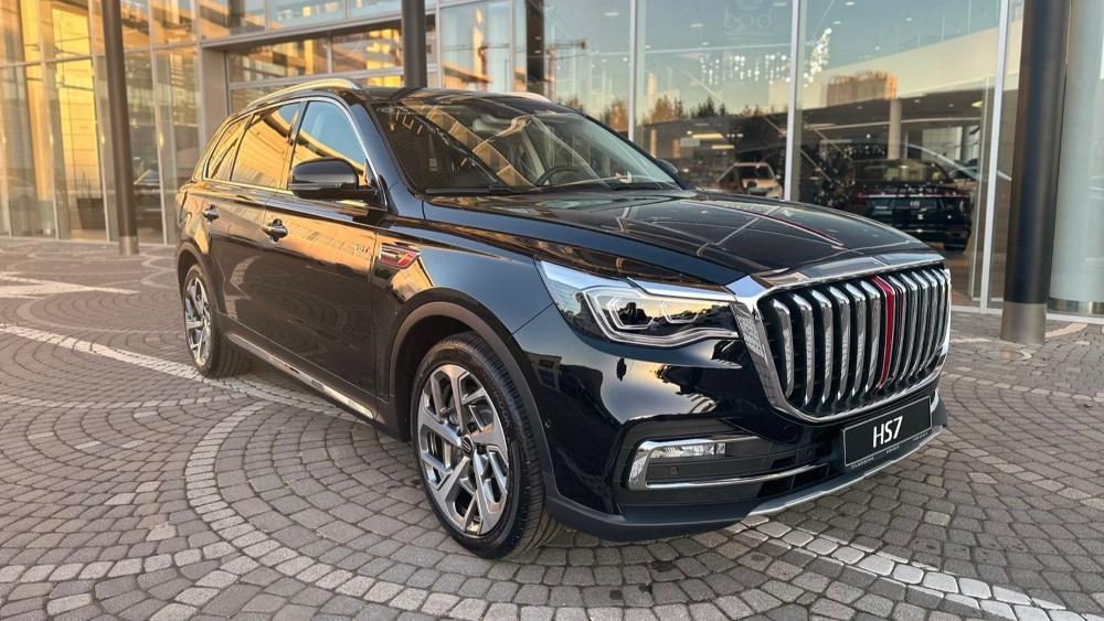 Кроссовер Hongqi HS7 у дилеров в автосалоне новый официальный дилер вид спереди Ключавто