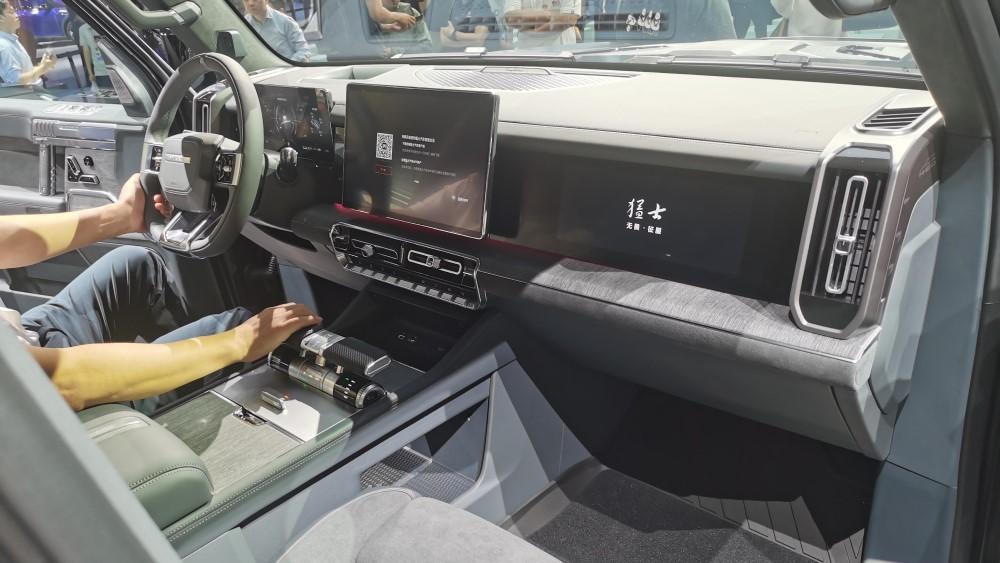 Интерьер салона M-Hero 917 от Dongfeng