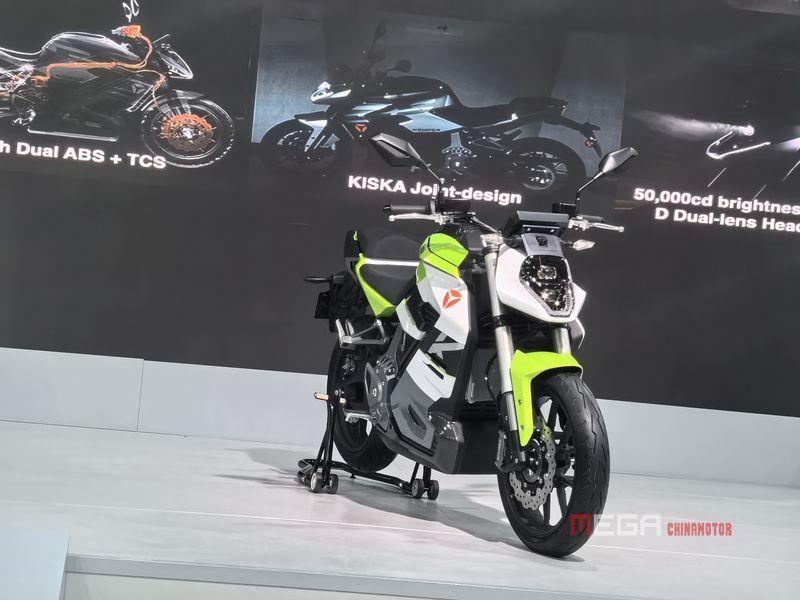 На выставке EICMA 2023 компания Yadea представила высокопроизводительный электрический мотоцикл KEMPER