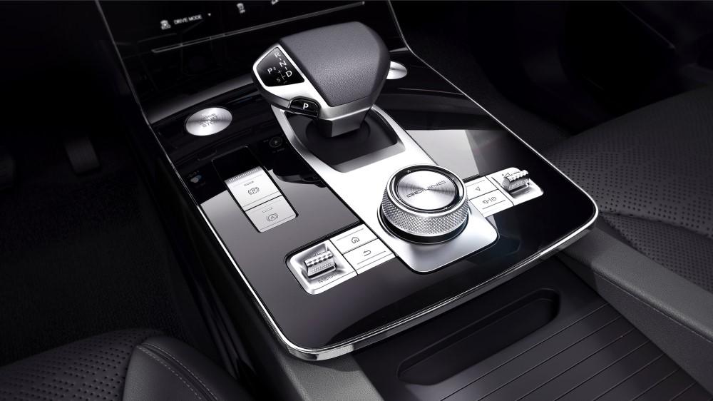 Салон BAIC X7, туннель селектора салона