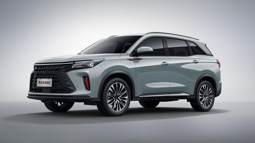 Кроссовер Dongfeng 600 боковая передняя часть