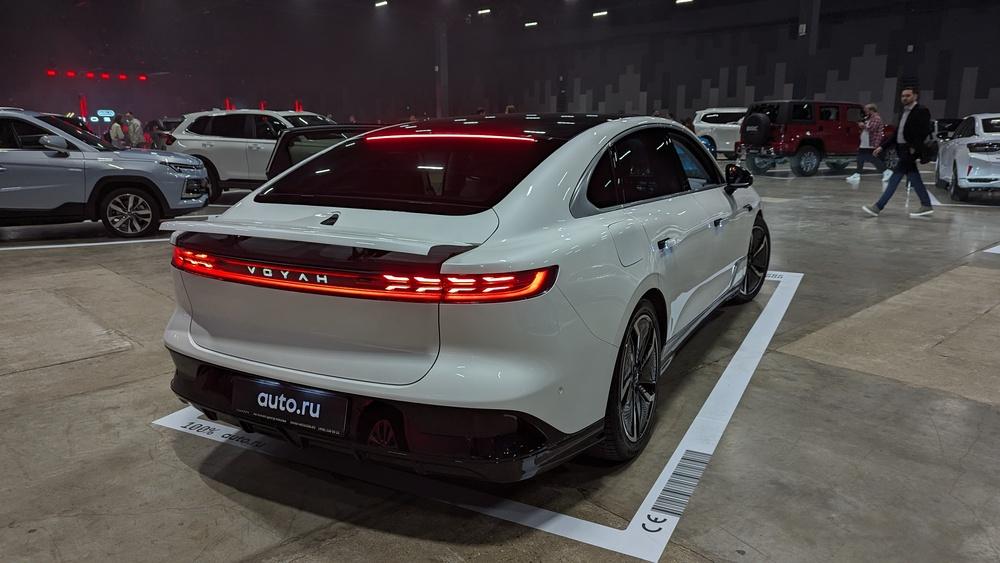 Dongfeng Aeolus Shine Max, вид сбоку сзади