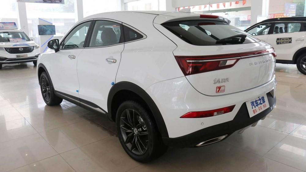 Dongfeng Fengon ix5, вид сбоку сзади