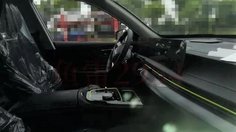 обновленный интерьер салона Exeed LX