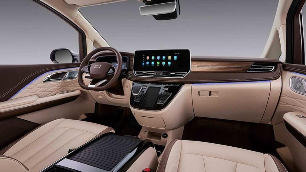 Интерьер салона FAW Bestune M9