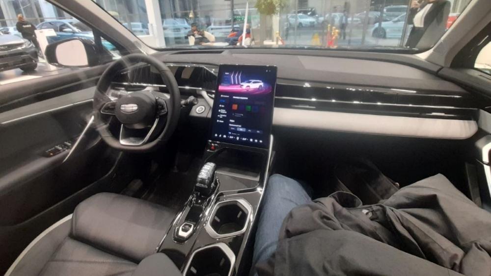 Интерьер салона нового поколения Geely Atlas Казахстан Россия