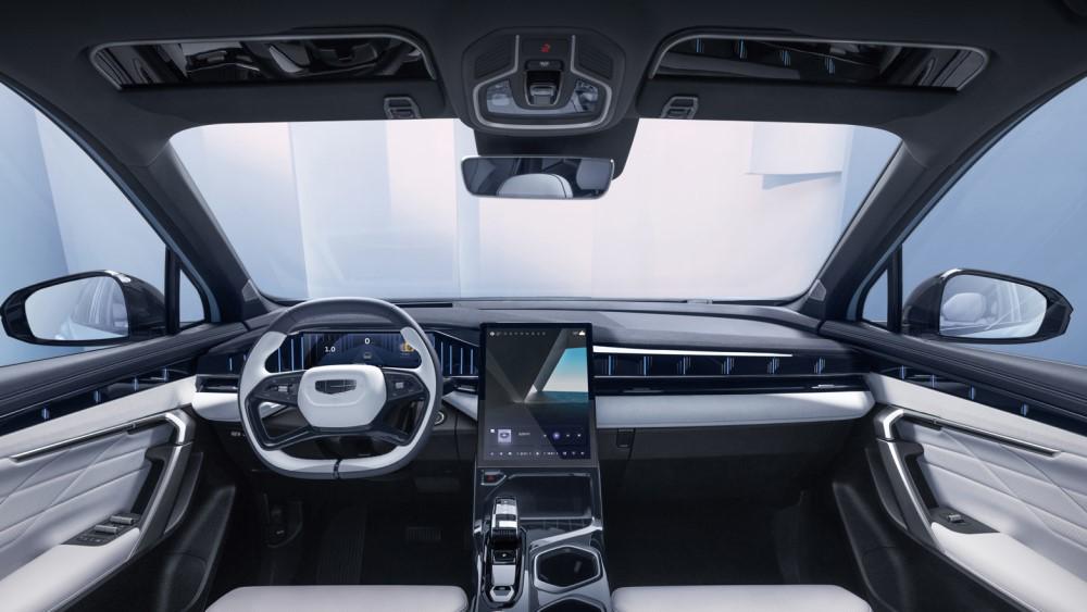 Интерьер салона Geely Atlas L