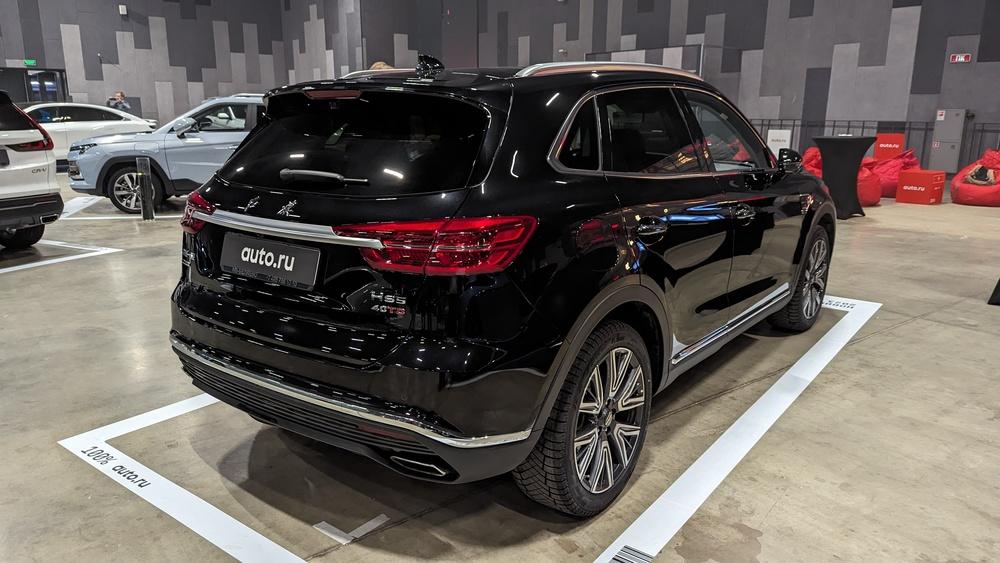 Кроссовер Hongqi HS5, вид сбоку сзади