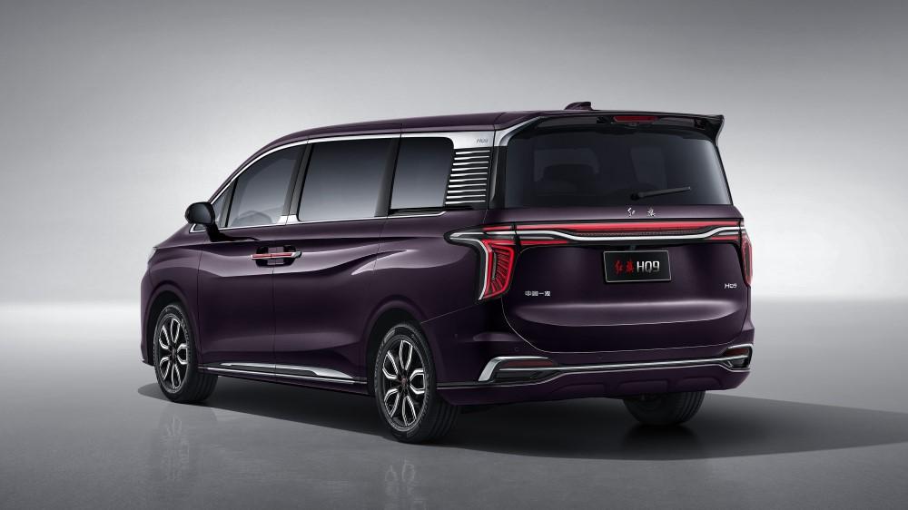 Минивэн Hongqi HQ9, вид сбоку спереди
