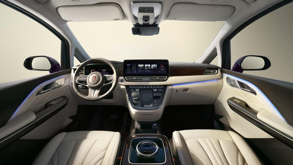 салон минивэна Hongqi HQ9 салон первый ряд