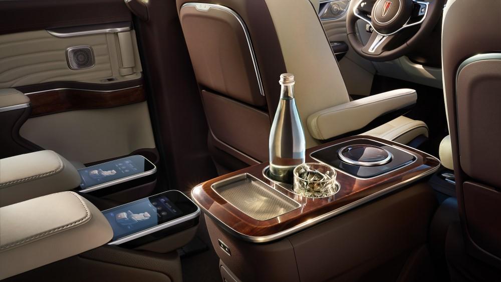 салон минивэна Hongqi HQ9 салон второй ряд