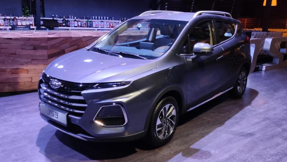 В России прошла презентация дешевого кроссовера JAC JS3. Компания JAC раскрыла цены на комплектации.