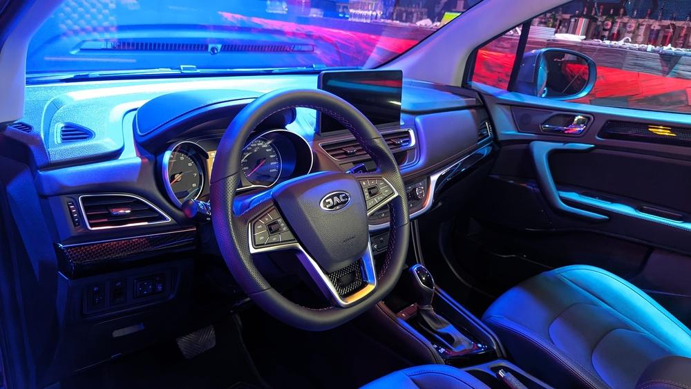 Интерьер салона JAC JS3