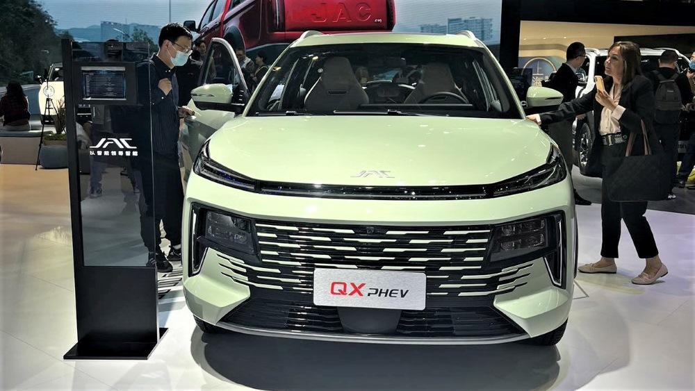 Новый логотип JAC QX PHEV спереди