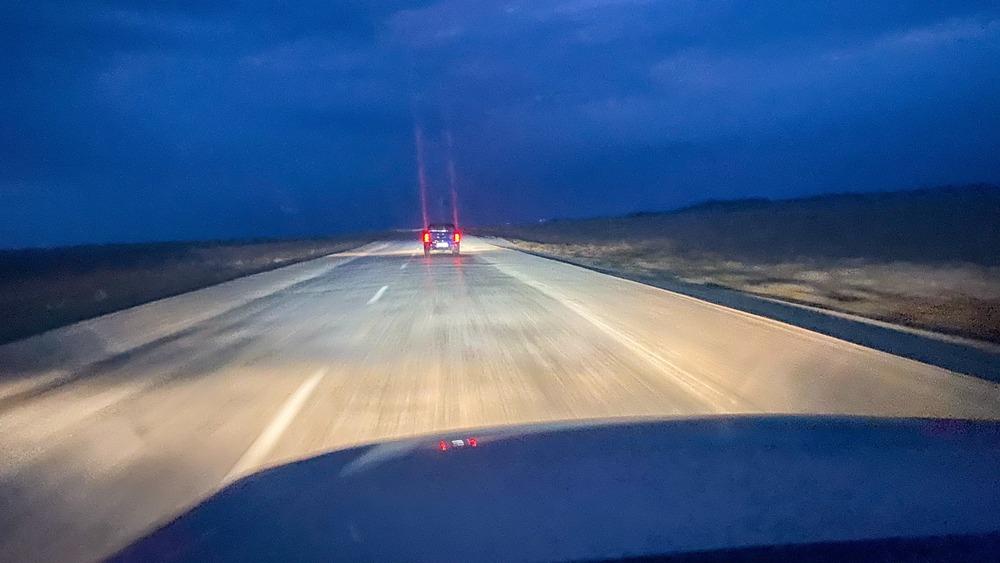 тест-драйв пикапа JAC T8 Pro в Казахстане свет фар в ночное время