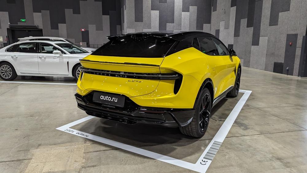 Lotus Nyo Eletre Новинка 2023 года, вид сзади