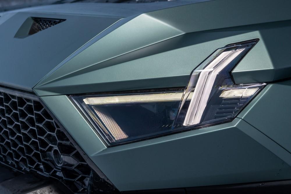 Передние боковые фары M-Hero