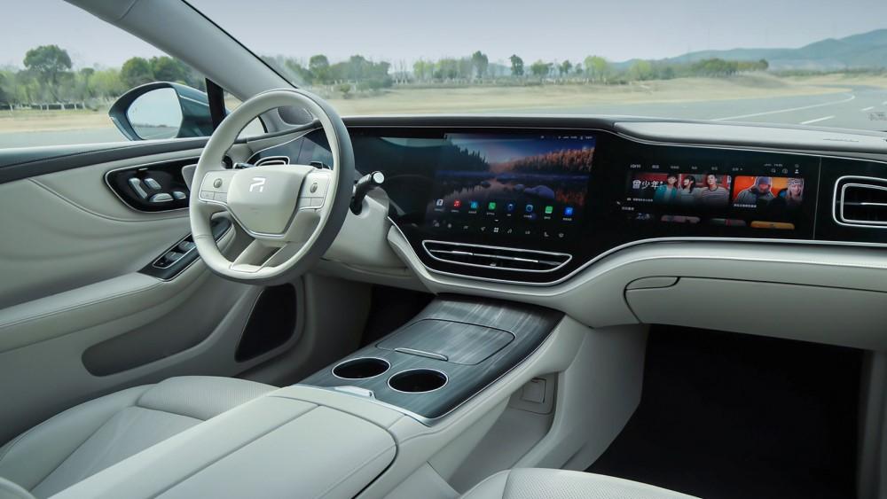 Электрический лифтбек Rising F7, салон салона