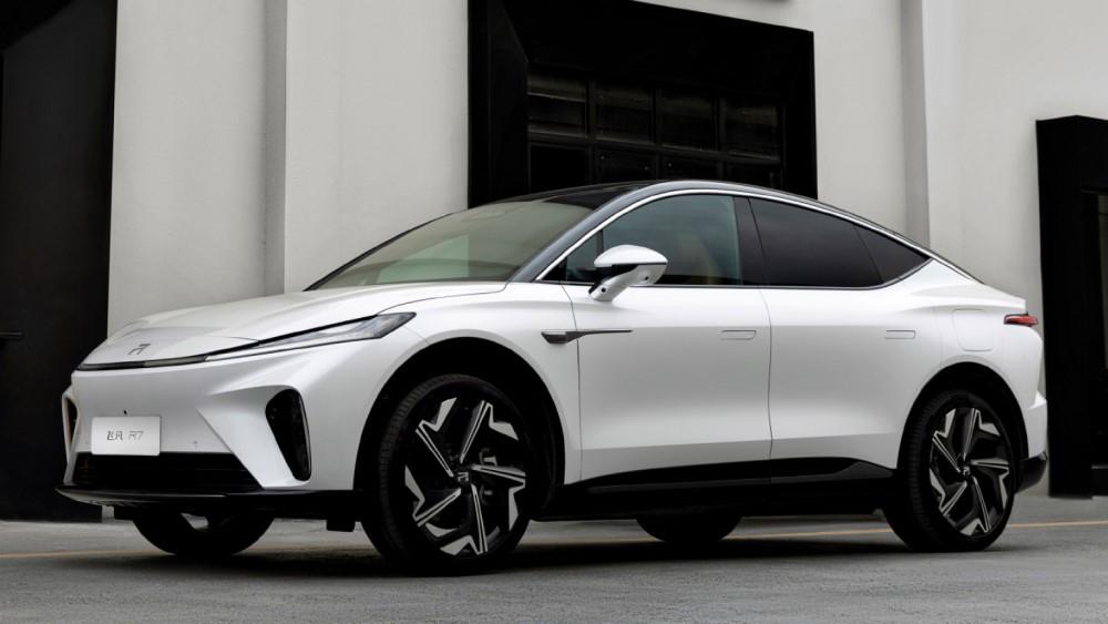 Электрический кроссовер-купе Rising R7, вид сбоку кроссовера