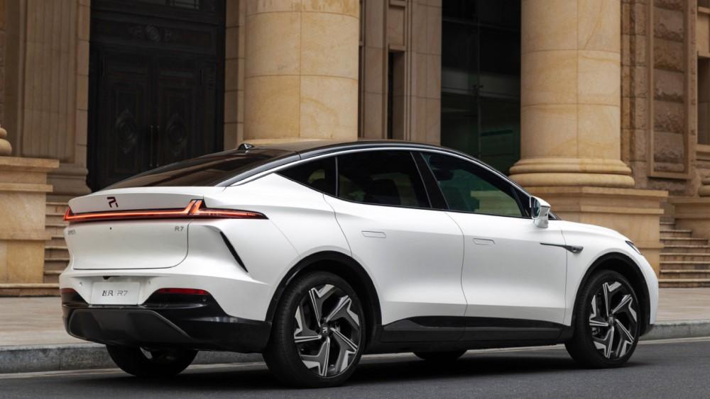 Электрический кроссовер-купе-кроссовер Rising R7 вид сбоку сзади