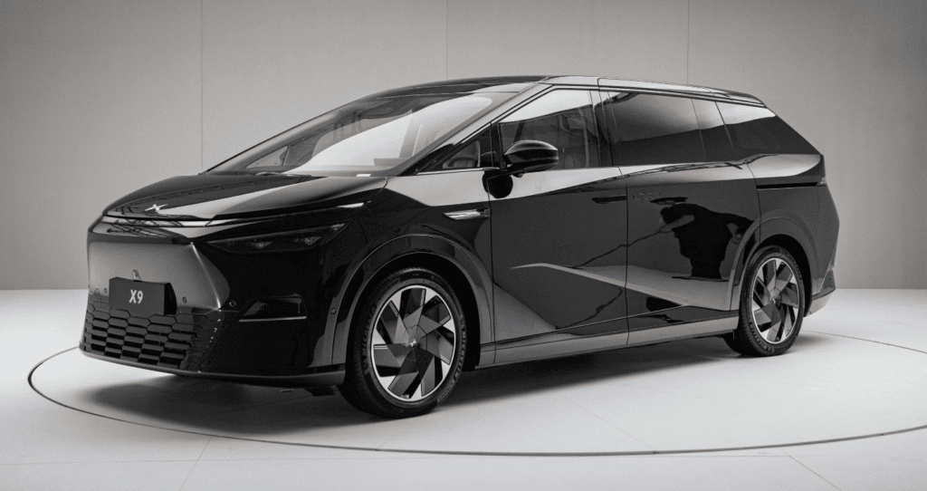 Xpeng X9 начинает предварительные продажи в Китае по цене от 54 000 долларов США
