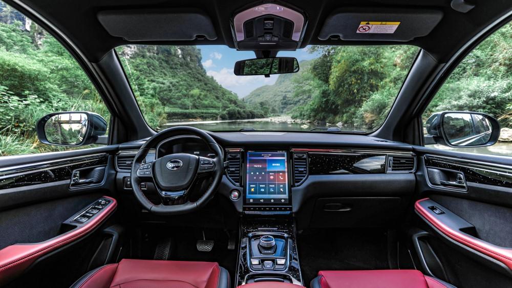 Интерьер салона SWM G05 Pro