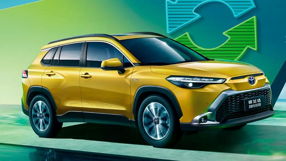 Тойота Фронтлендер вид сбоку