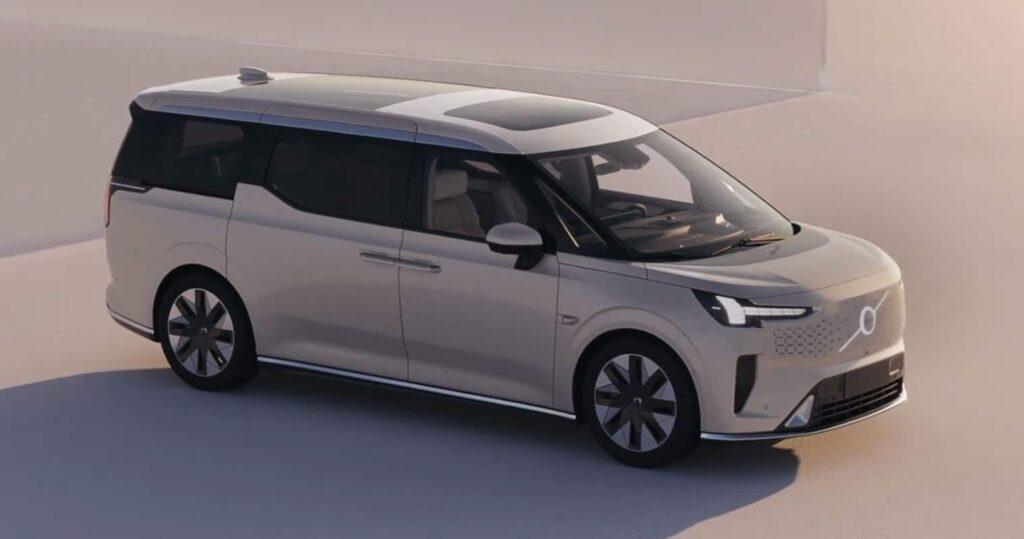 Основанный на платформе SEA компании Geely, минивэн Volvo EM90 выпущен с запасом хода 738 км по цене 112 000 долларов США.