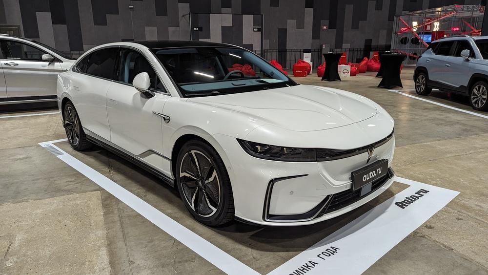 Voyah Passion боковая передняя новинка 2023 г.