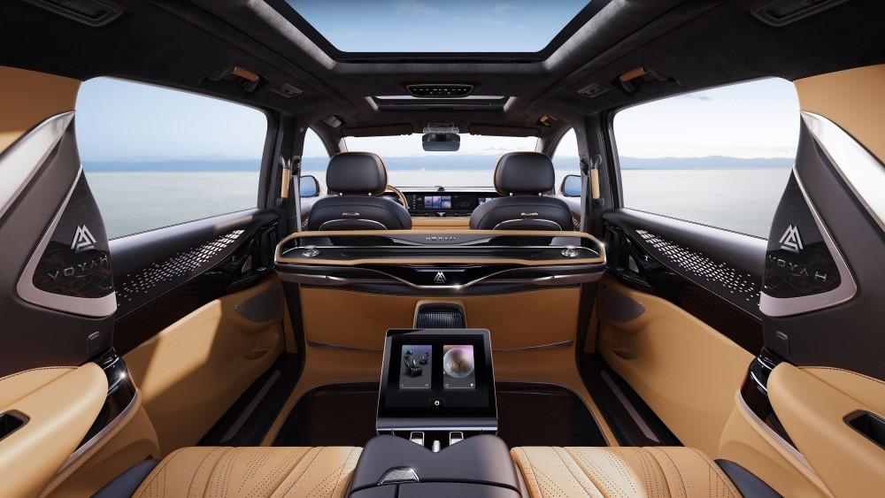 салон минивэна Voyah Dream First интерьер второй ряд сидений