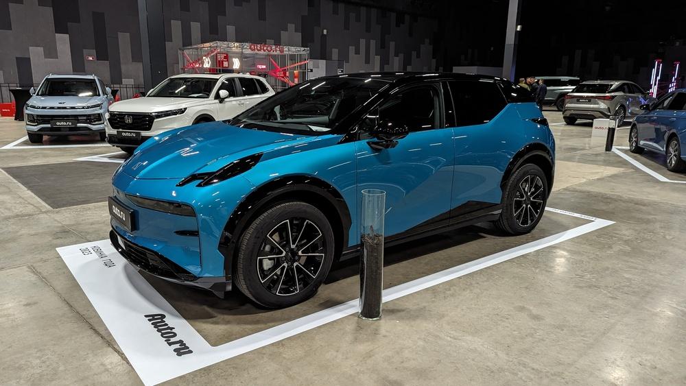 Zeekr X New 2023, вид сбоку спереди