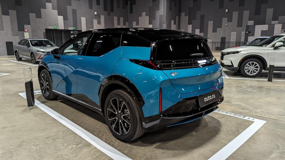 Zeekr X New 2023, вид сбоку сзади