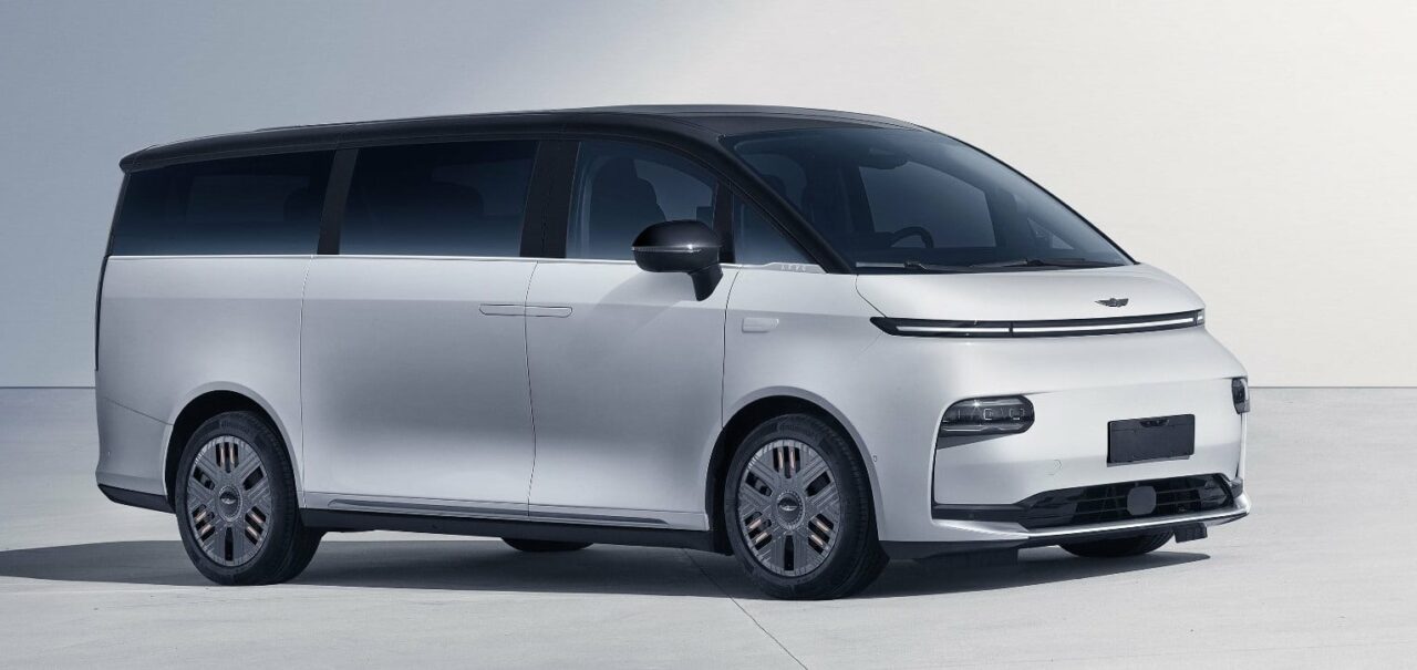 В Китае бренд LEVC, принадлежащий Geely уточнил название минивэна Xspace MPV, он будет называться LEVC L380